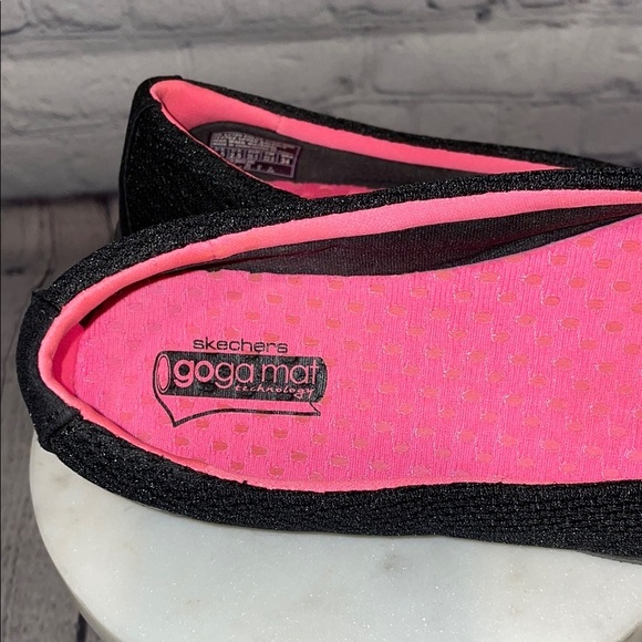 Skechers Women's Black and Pink Loafers 5.5 NWOT - Picture 2 of 7
